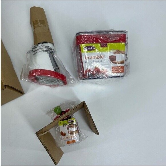 Chef'n Complete Strawberry StemGem, Slicer & Container Set New in open box - Picture 3 of 6